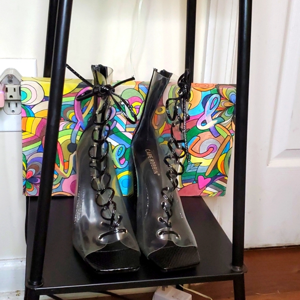 CAPE ROBBIN CLEAR RETRO STYLED LACE-UP ANKLE BOOTS SIZE 9M